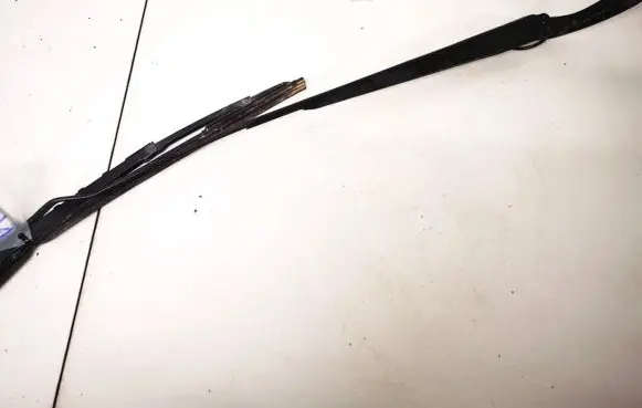 Chrysler Voyager Front wiper blade arm 4717365b