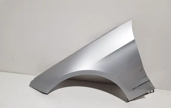 Mercedes-Benz E A207 Fender