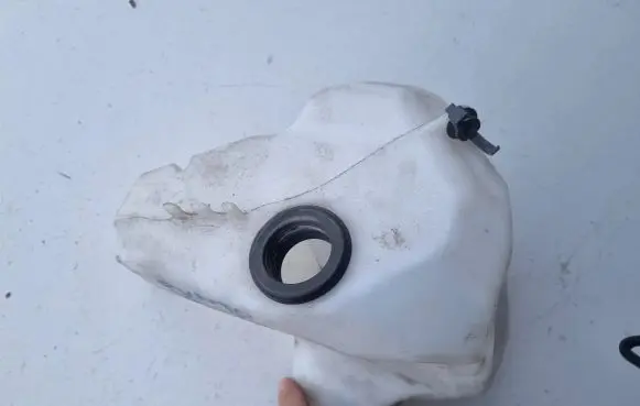 Fiat Grande Punto Windshield washer fluid reservoir/tank 55702892