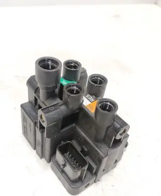 Land Rover Defender Air suspension valve block LPLA5B710AA 152227232
