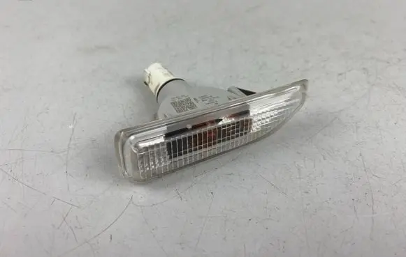 Front fender indicator light