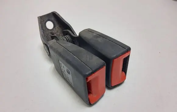 Volkswagen PASSAT B7 USA Rear seatbelt buckle 561857739