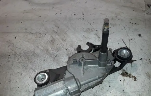 Ford Focus Rear window wiper motor 0390201875