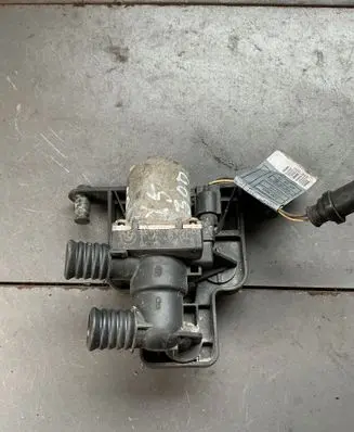 BMW X5 E53 Coolant heater control valve 8379921 1147412154