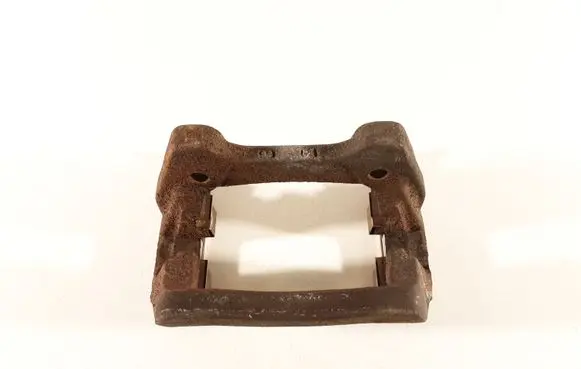 Land Rover Discovery 3 - LR3 Brake caliper pad carrier rear 2899B