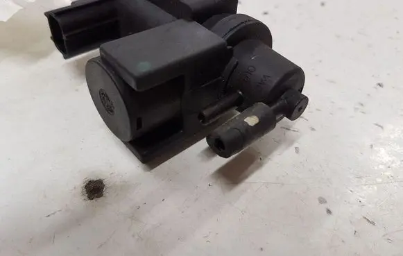 Toyota RAV 4 (XA30) Vacuum valve 258190R011