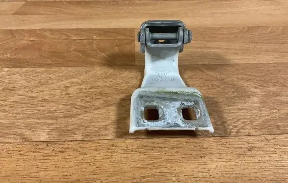 Ford Focus Tailgate/trunk/boot hinge 3M51R42900AF