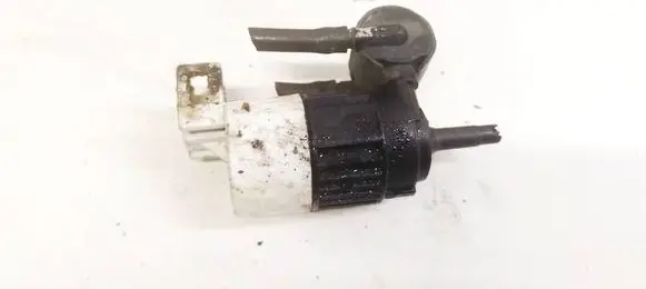 Volvo V60 Windscreen/windshield washer pump 