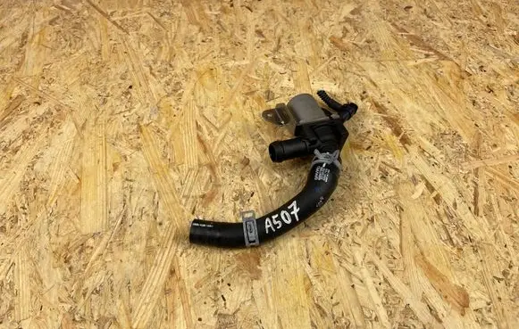 Engine coolant pipe/hose