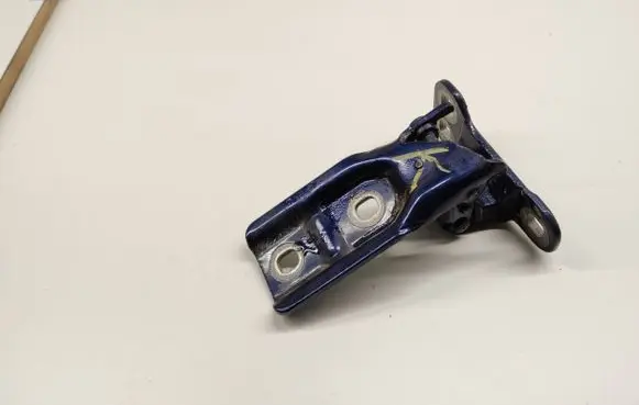 Tailgate/trunk/boot hinge