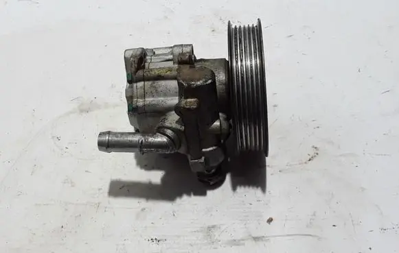 Volkswagen Caddy Power steering pump 2K0422154