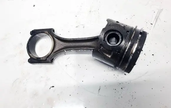 Mitsubishi Outlander Piston with connecting rod 