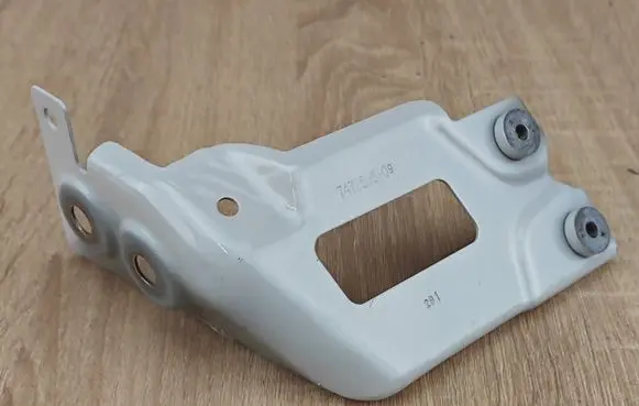 BMW X5 G05 Fender mounting bracket 7472595