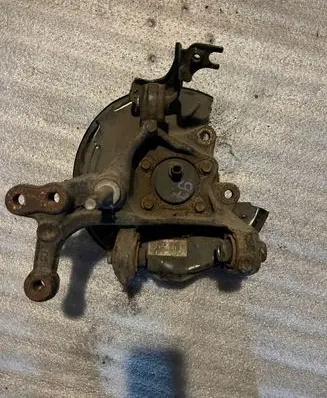 Land Rover Freelander 2 - LR2 Front wheel hub spindle knuckle 6G913K171