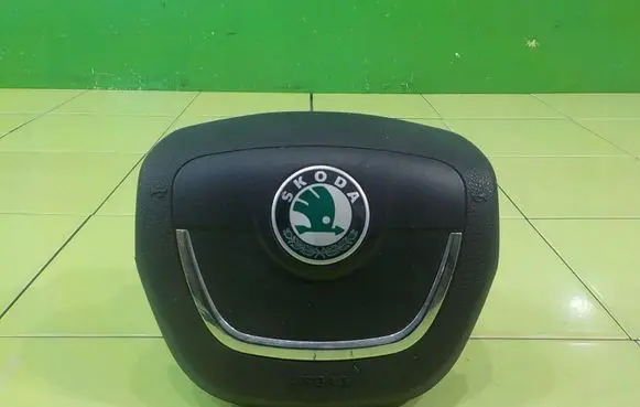 Skoda Octavia Mk2 (1Z) Steering wheel airbag 1Z0880201AH