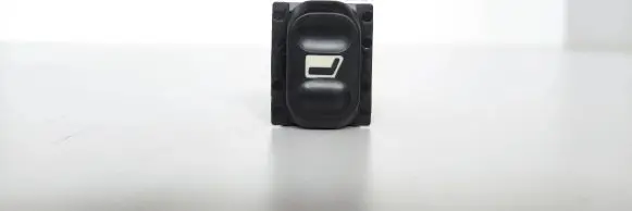 Citroen Berlingo Electric window control switch M2325