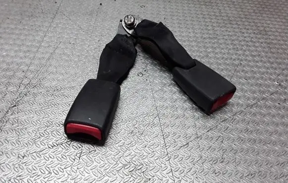 Mitsubishi Outlander Middle seatbelt buckle (rear) 