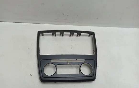 Skoda Yeti (5L) Radio/GPS head unit trim 5L0858069H