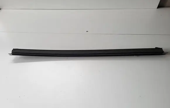 Mazda 3 III Rubber seal front door window/glass 
