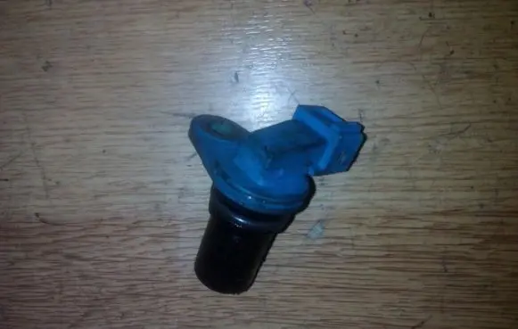 Ford Focus Camshaft position sensor s107542001 12K073AB