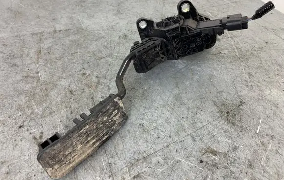 Honda CR-V Accelerator throttle pedal 2700000400 11P07A00007