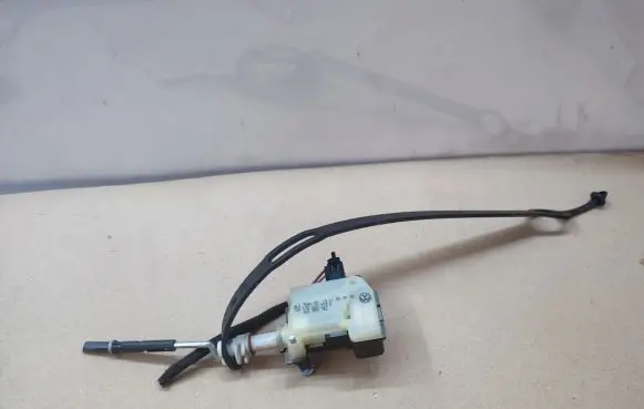 Volkswagen Touareg I Central locking motor 1K5959782