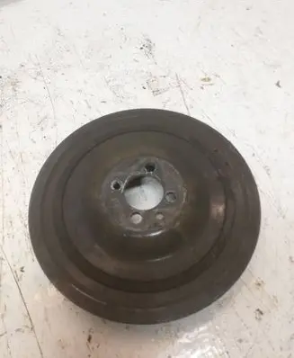Opel Zafira C Crankshaft pulley 55563401 29082011