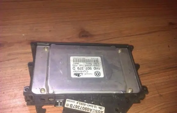 Volkswagen Golf III ABS control unit/module 1H0907379D 10.0941-0322.4