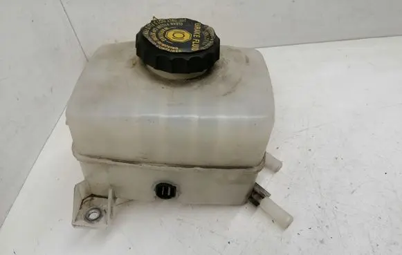 Lexus RX 330 - 350 - 400H Brake fluid reservoir 13231140500
