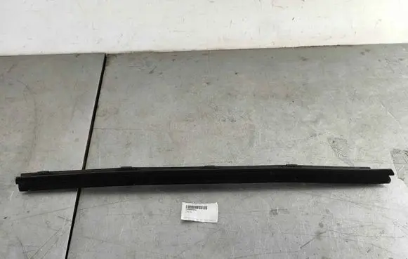 Tesla Model S Rubber seal front door window/glass 103840500A
