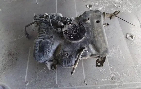 Opel Vivaro AdBlue liquid reservoir 27862300 93459932 172a21178r
