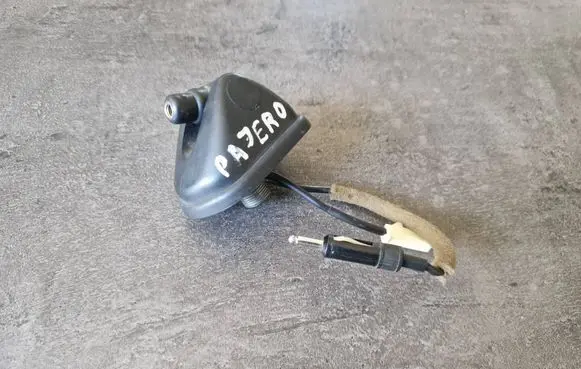 Mitsubishi Pajero Sport I Radio antenna 
