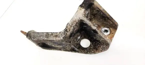 Toyota Yaris Engine mounting bracket