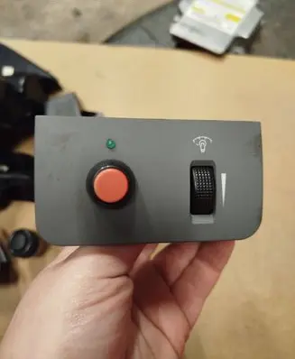 Suzuki Forenza Panel lighting control switch 98615339 020U05340