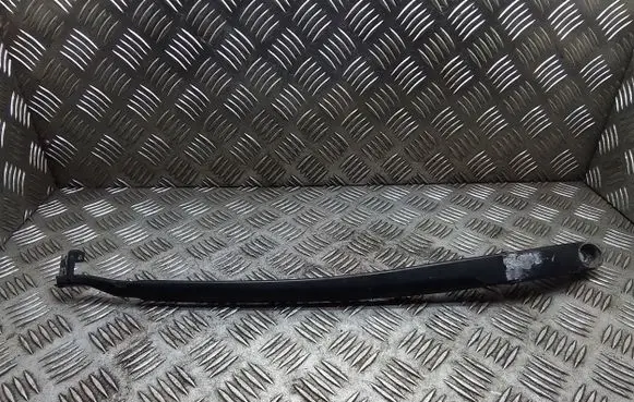 Volkswagen Touareg I Front wiper blade arm