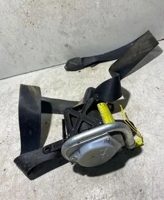 Toyota Avensis T250 Front seatbelt
