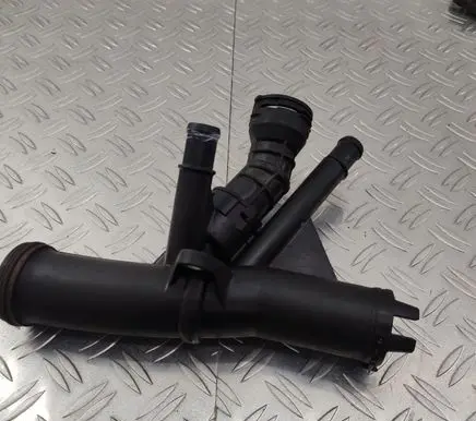Volkswagen PASSAT B8 Engine coolant pipe/hose 04L121026F 04L121071E
