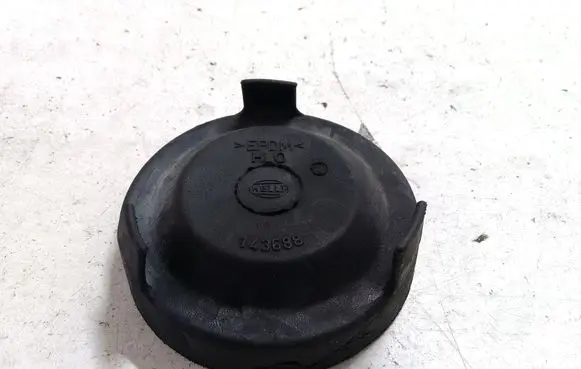 Volkswagen PASSAT B5 Headlight/headlamp dust cover 143688