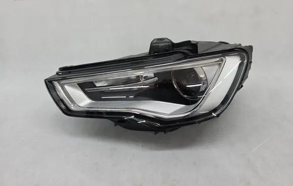 Audi A3 S3 8V Headlight/headlamp 8V0941005