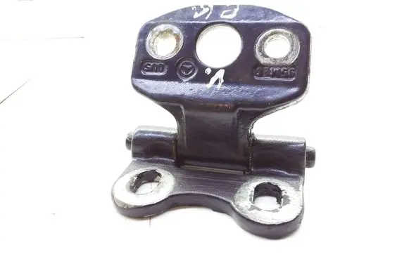 Mercedes-Benz E W210 Front door upper hinge 95M06