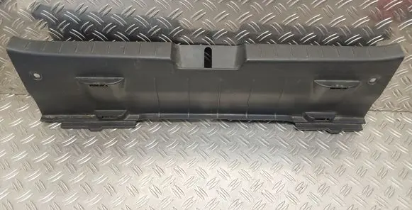 Trunk/boot sill cover protection