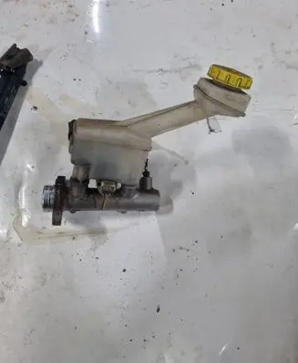Nissan X-Trail T30 Master brake cylinder