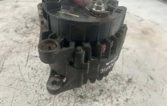 Renault Trafic II (X83) Generator/alternator 8200404459D TG15C058 2542966D