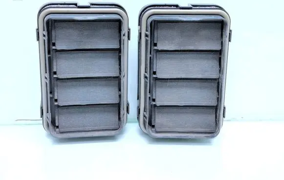 BMW X1 E84 Quarter panel pressure vent 6905748 64226905748