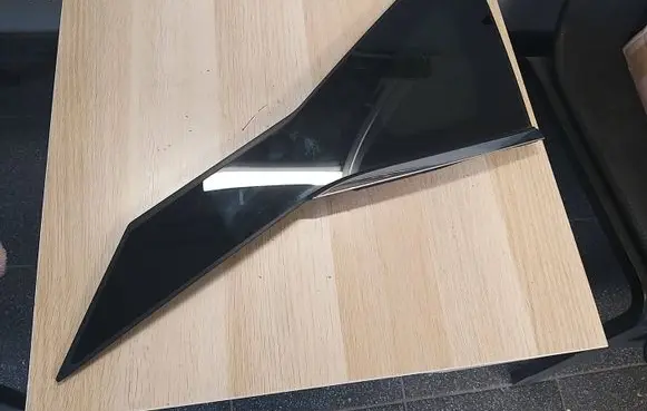 Rear side window
