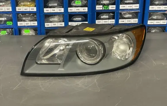 Volvo V50 Headlight/headlamp 30698886 0301198204