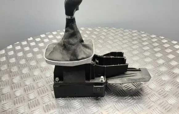 Opel Insignia A Gear shifter/selector 55563829
