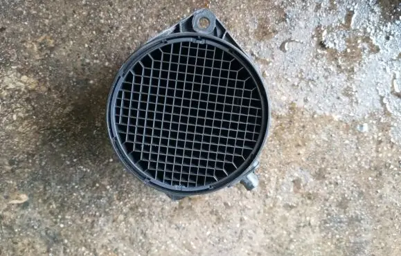 Volkswagen Amarok Mass air flow meter 03L906461A