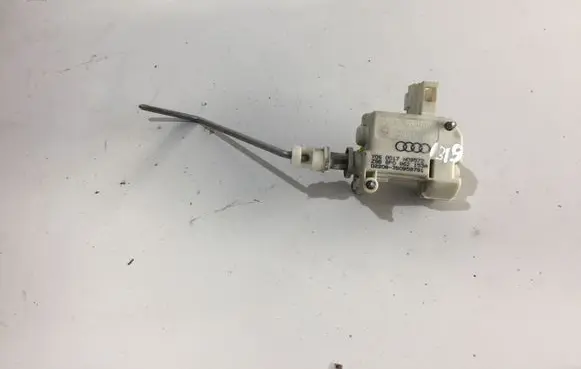 Audi A3 S3 8P Fuel tank cap lock 8P0862153A