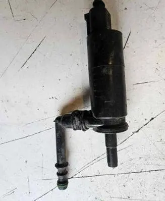 Volkswagen PASSAT B6 Headlight washer pump 3B7955681